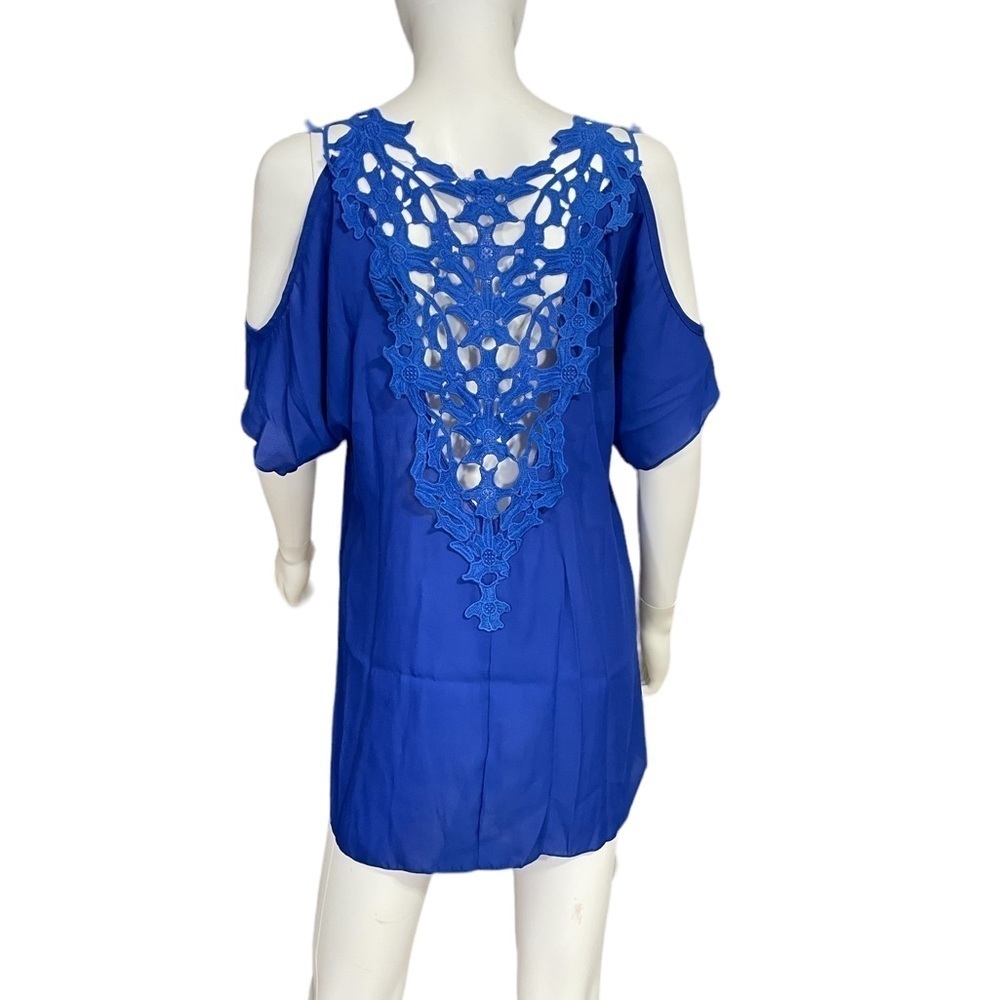 Women’s Cold Shoulder Blue Crochet Top
New - Picture 3 of 6